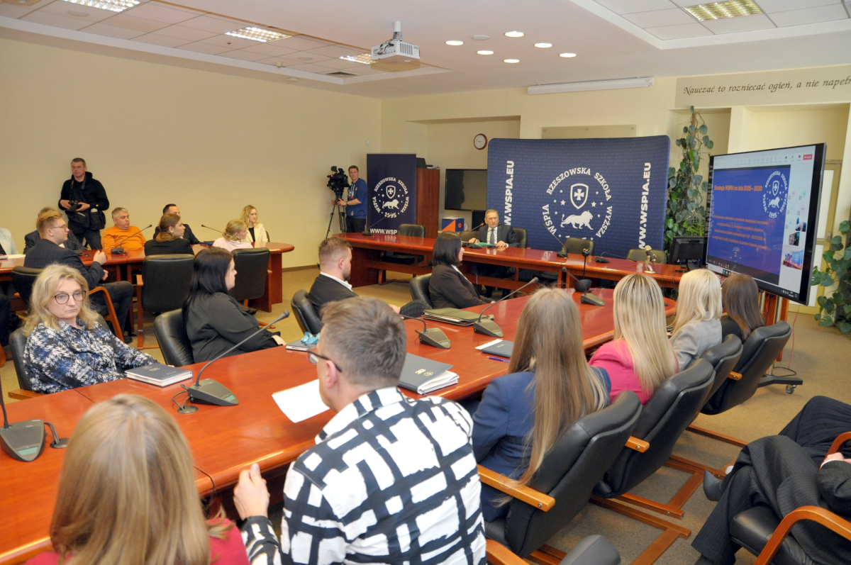 Posiedzenie Senatu WSPiA. Uczelnia zaprezentowała strategię na lata 2025–2030